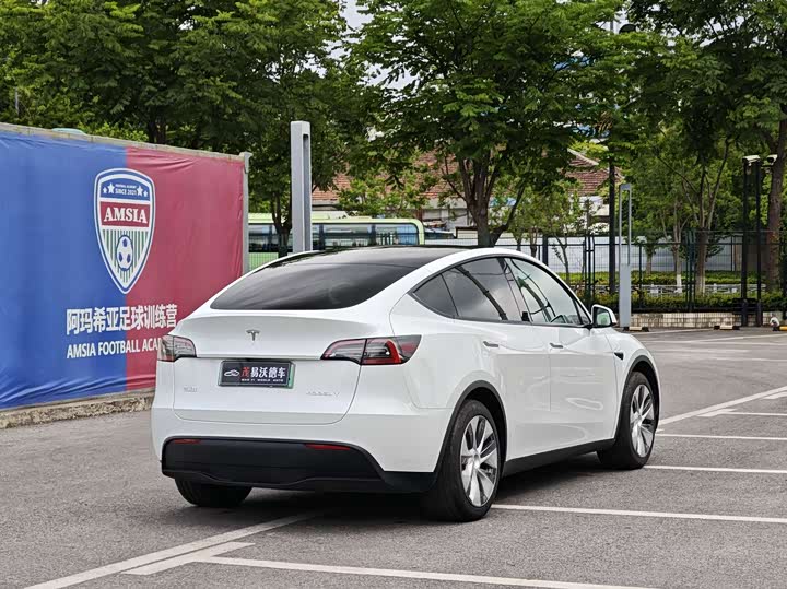 Zdjęcie 5 - Tesla Model Y