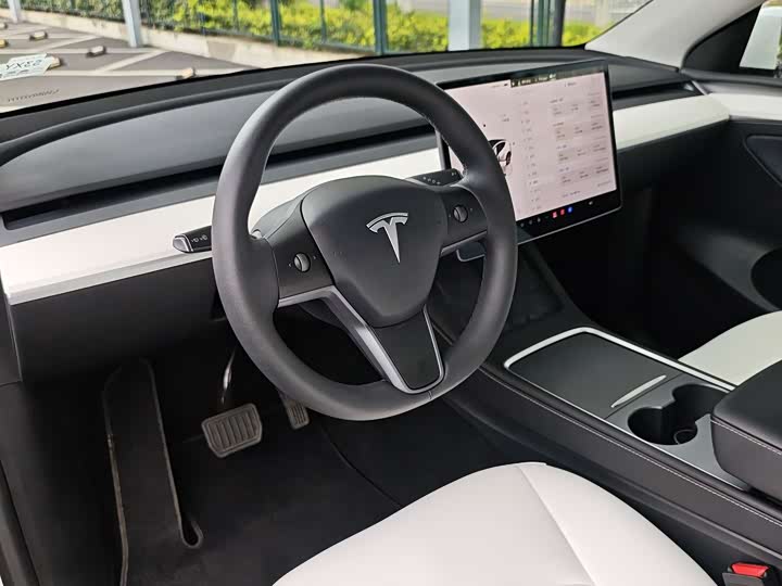 Zdjęcie 9 - Tesla Model Y