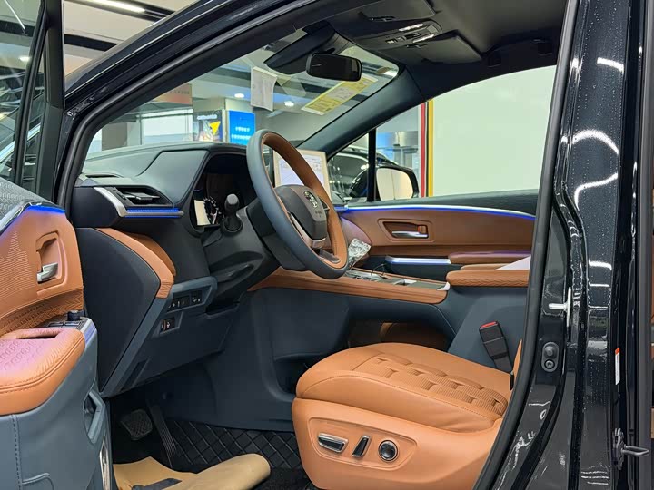 Toyota Granvia 2026 2026款 2.5L混动 豪华版