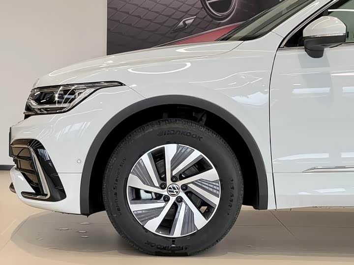 2023 Volkswagen Tiguan L Hybrid