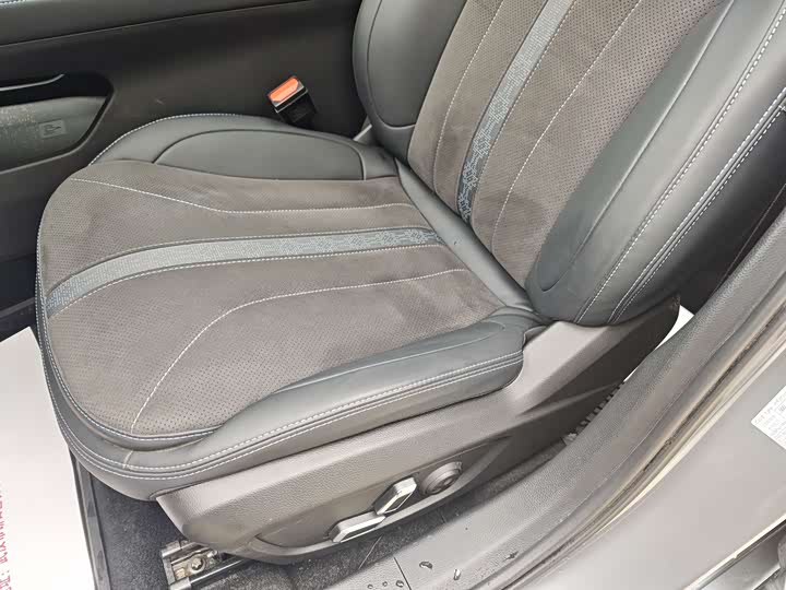 Geely Preface 2026 2026款 东方曜 2.0TD 望月版