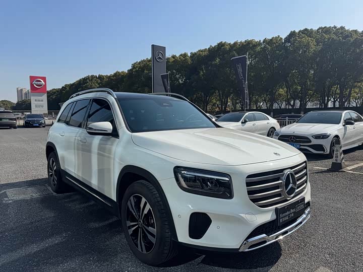 Photo 3 - Mercedes-Benz GLB-Class