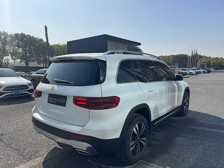 Photo 4 - Mercedes-Benz GLB-Class
