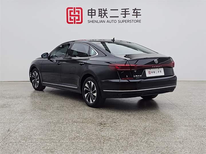 Фото 8 - Volkswagen Passat
