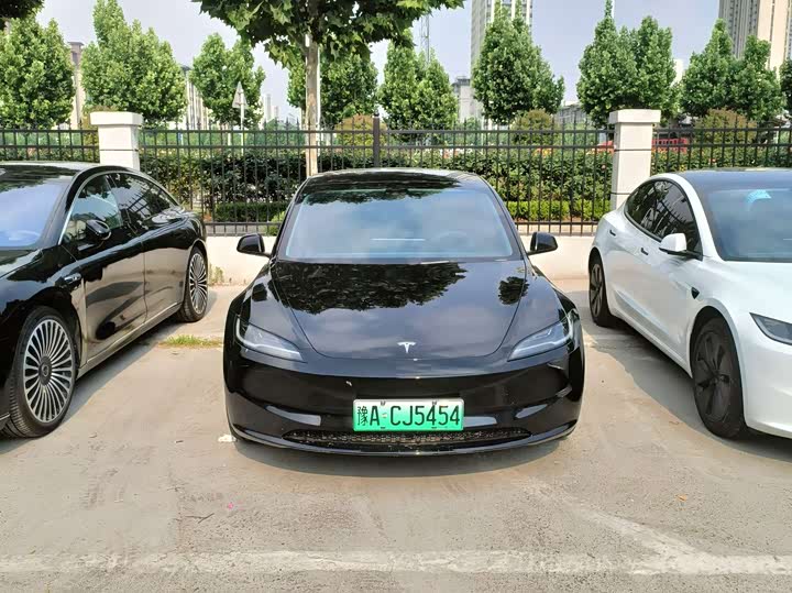 Zdjęcie 1 - Tesla Model 3