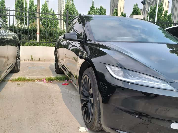 Zdjęcie 2 - Tesla Model 3