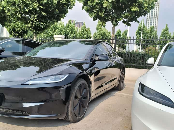 Zdjęcie 3 - Tesla Model 3