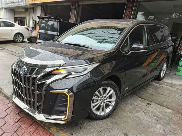 Photo 1 - Toyota Sienna