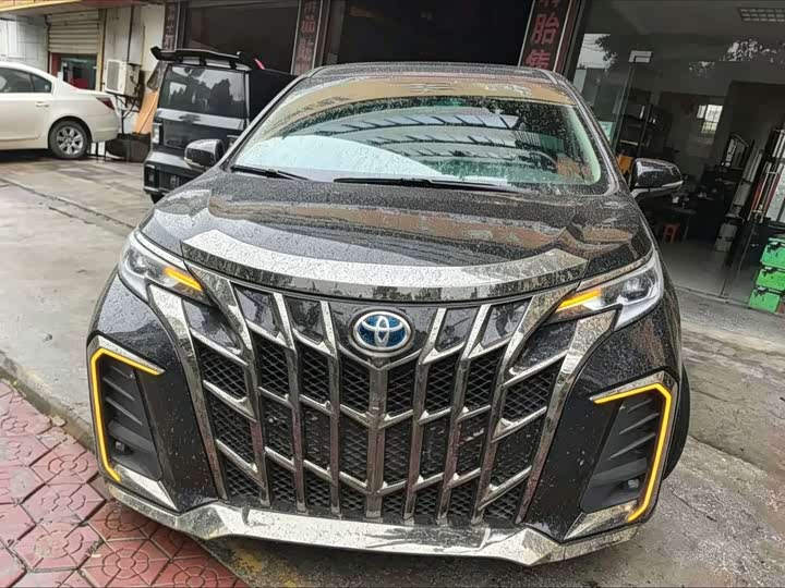 Photo 2 - Toyota Sienna