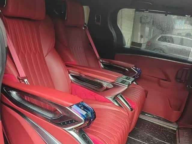 Photo 9 - Toyota Sienna