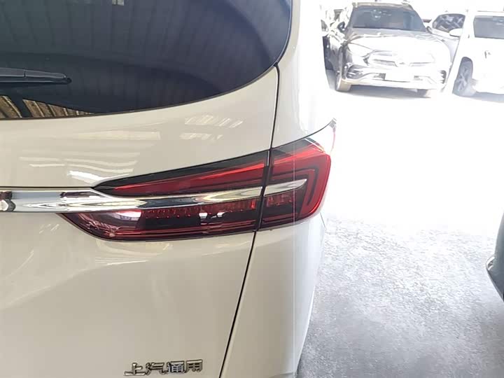 Фото 8 - Buick GL8 ES