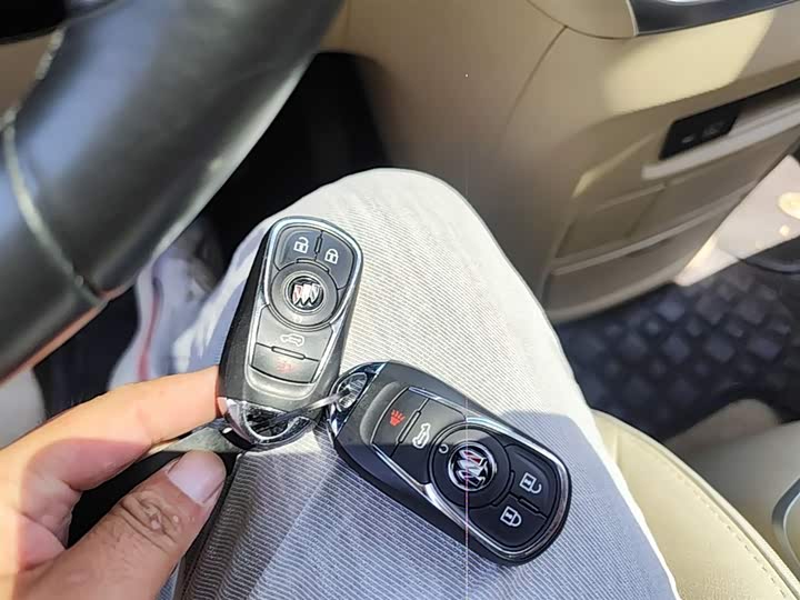 Фото 9 - Buick GL8 ES