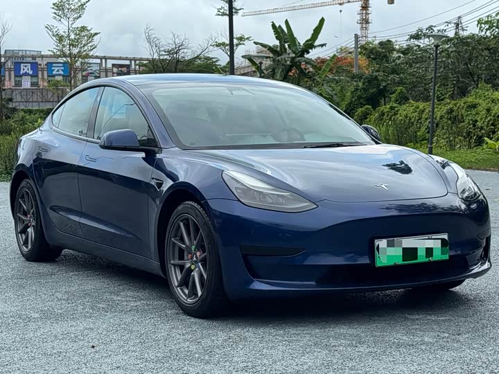 Фото 3 - Tesla Model 3