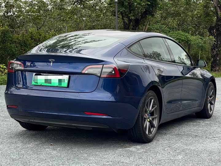 Фото 4 - Tesla Model 3