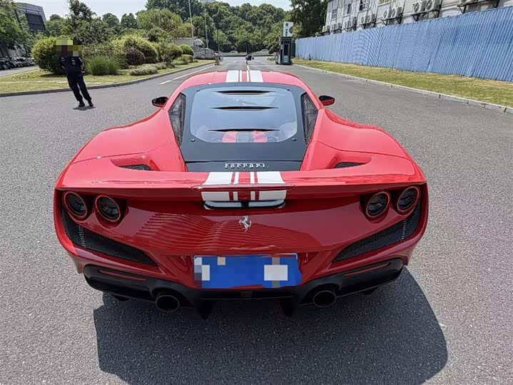 Фото 4 - Ferrari F8