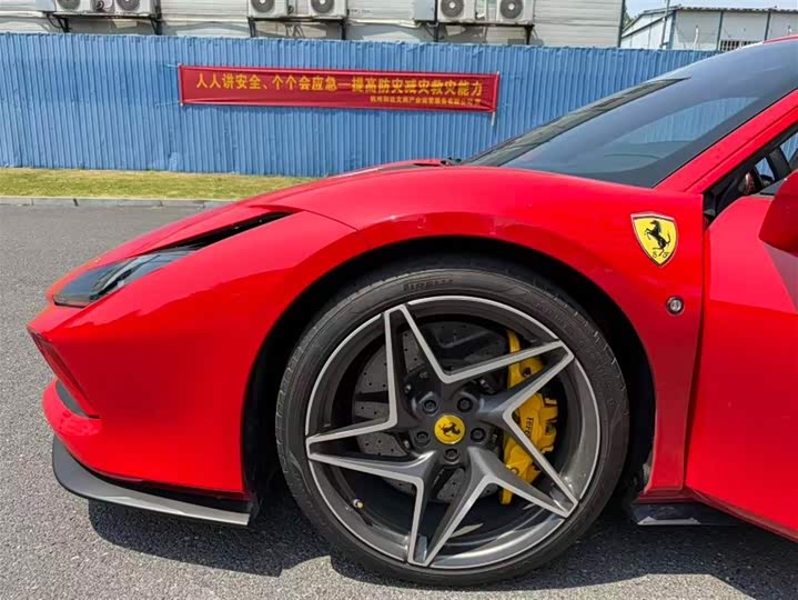 Фото 5 - Ferrari F8