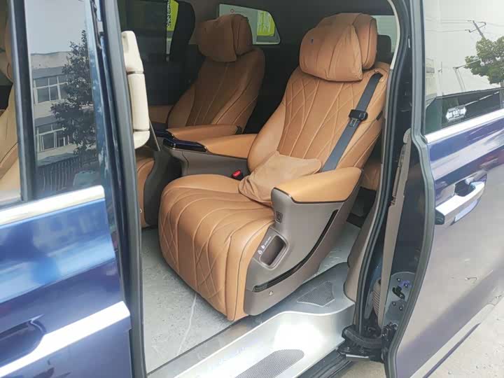 Фото 8 - Denza D9
