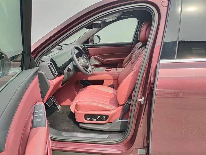 Aito M8 2025 2025款 增程 Ultra版 53.4kWh 5座版 (192线激光雷达）