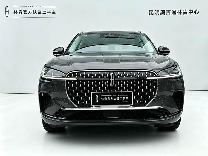 Фото 2 - Lincoln Corsair