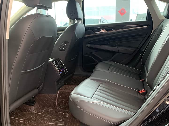 Фото 7 - Volkswagen Passat