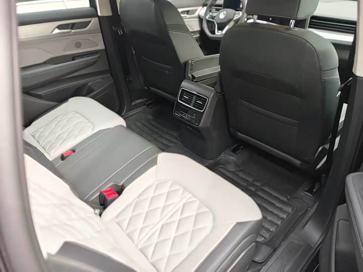 Volkswagen Tavendor 2024 2024款 380TSI 四驱R-Line巡游 众享款