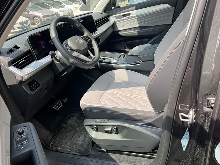 Volkswagen Tavendor 2024 2024款 380TSI 四驱R-Line巡游 众享款