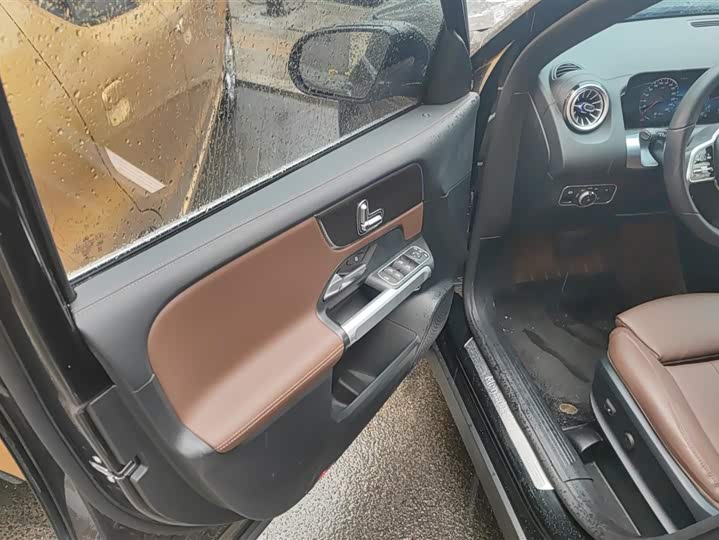 Photo 7 - Mercedes-Benz GLB-Class