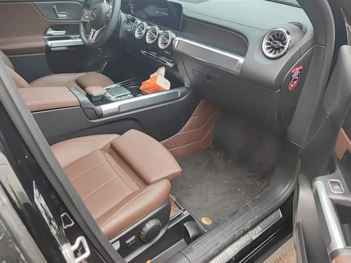 Photo 8 - Mercedes-Benz GLB-Class