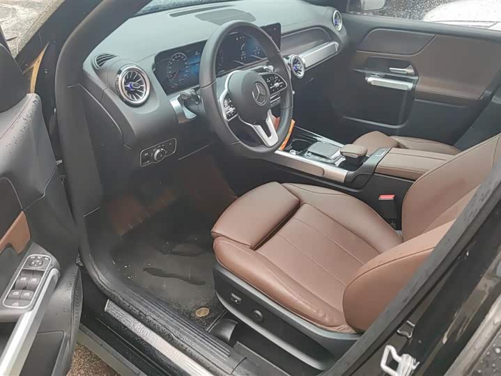 Photo 9 - Mercedes-Benz GLB-Class