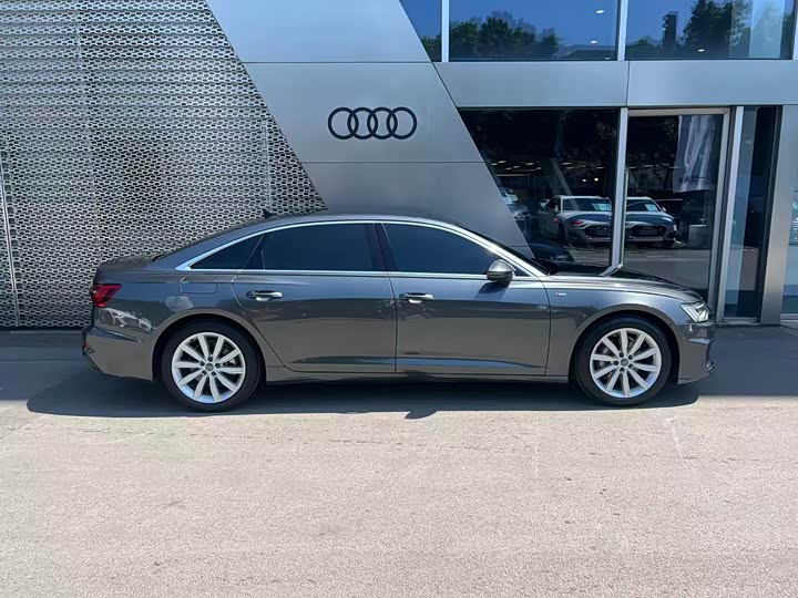 Фото 4 - Audi A6L