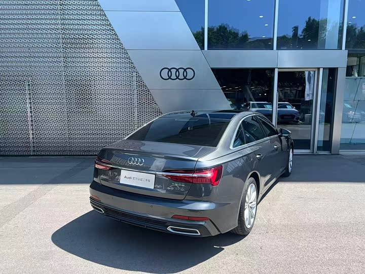 Фото 6 - Audi A6L