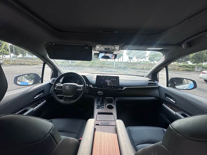 Toyota Sienna 2024 2024款 2.5L混动 四驱豪华版