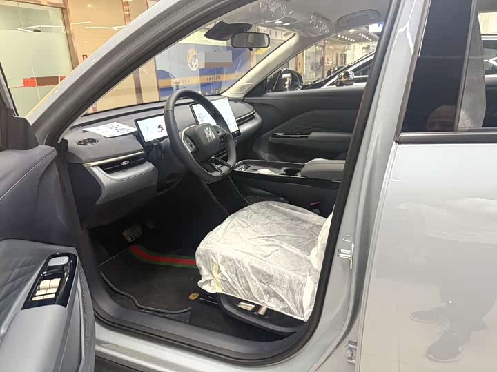 2025 BAIC Arcfox T1