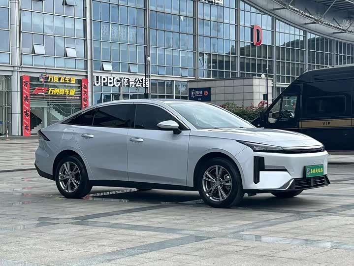 Geely Galaxy L6 2025 2025款 EM-i 140km 远航版