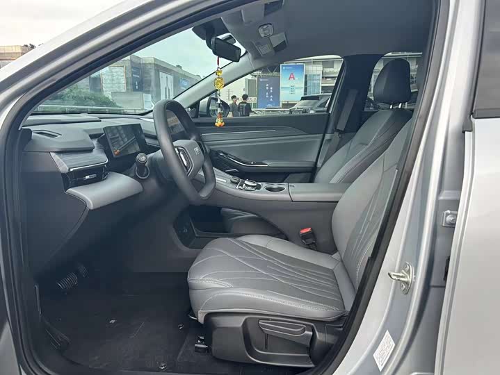 Geely Galaxy L6 2025 2025款 EM-i 140km 远航版