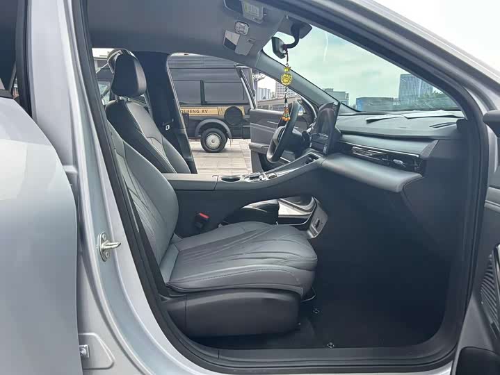 Geely Galaxy L6 2025 2025款 EM-i 140km 远航版