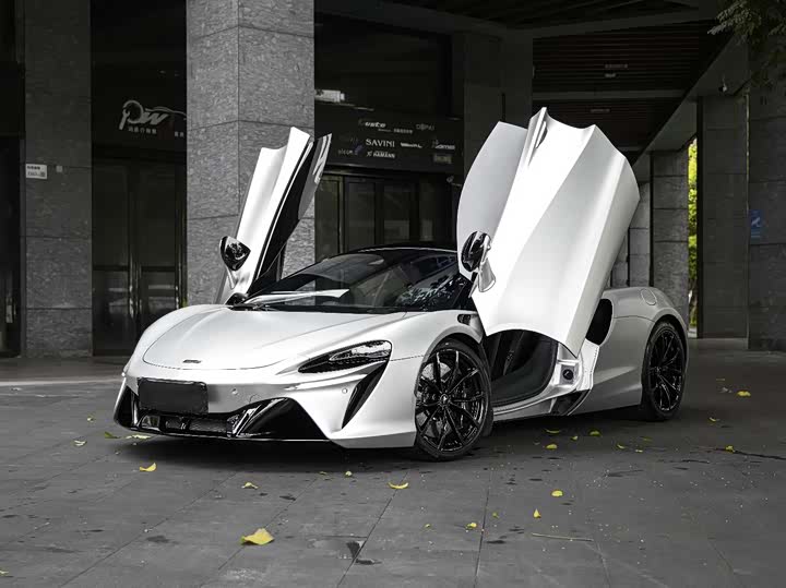 2023 McLaren Artura