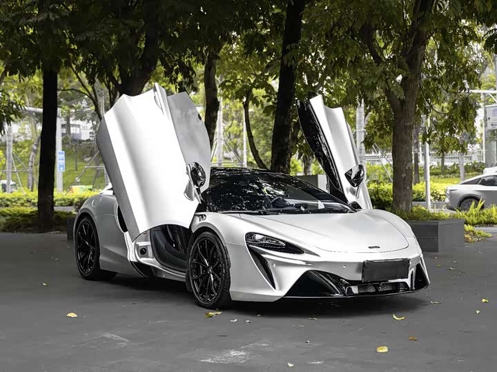 2023 McLaren Artura
