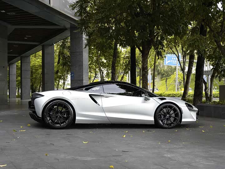 2023 McLaren Artura