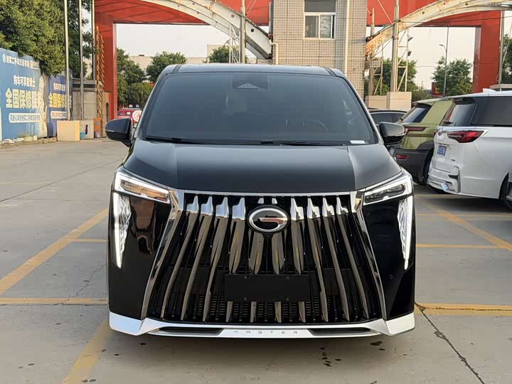 Фото 2 - GAC Trumpchi M8