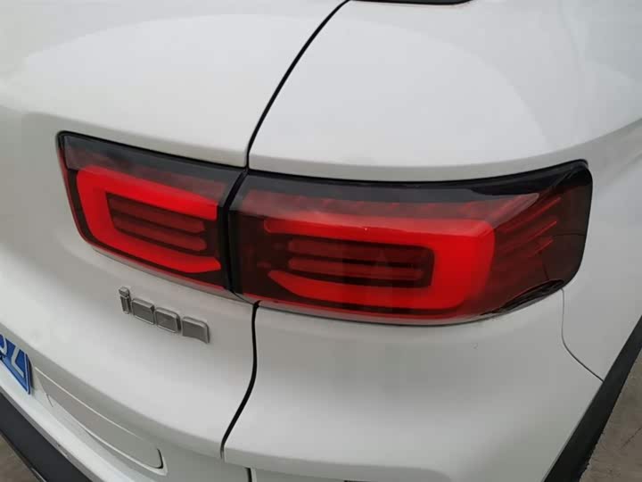 Фото 8 - Geely Icon
