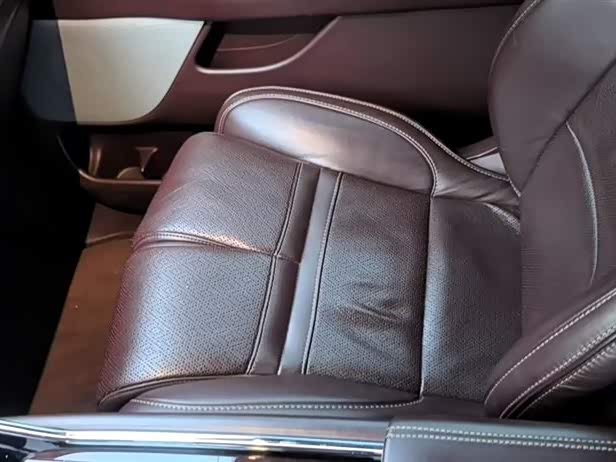 Фото 2 - Lincoln Navigator