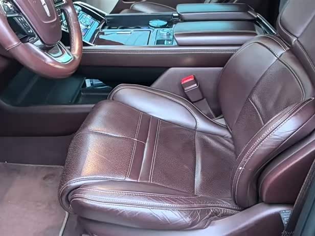 Фото 3 - Lincoln Navigator