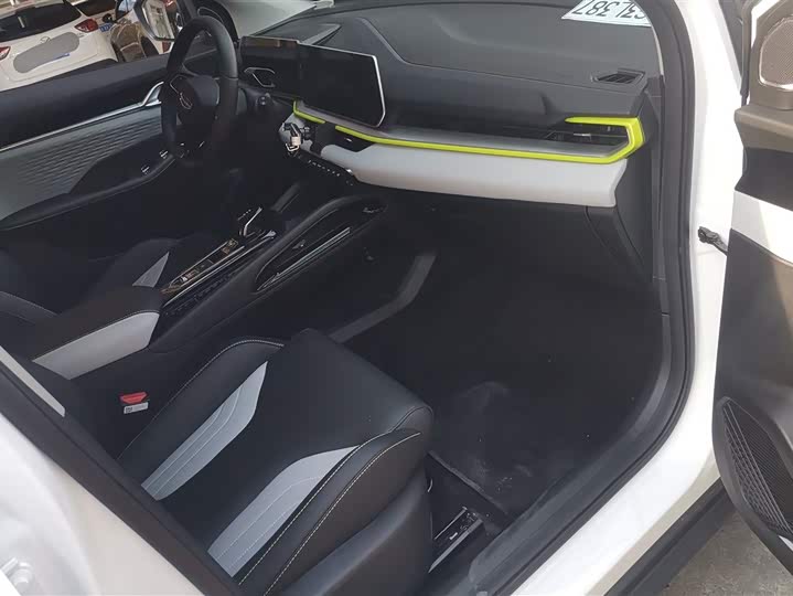 Zdjęcie 8 - Geely Coolray