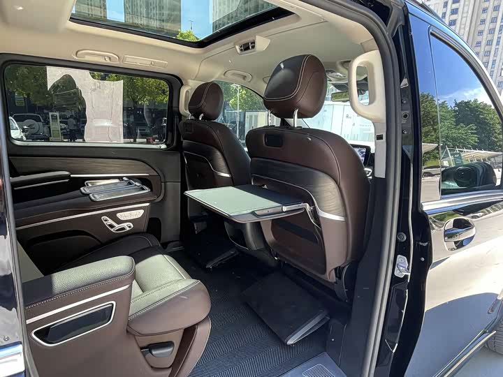 Mercedes-Benz V-Class 2024 2024款 V 300 L 长轴距尊贵版
