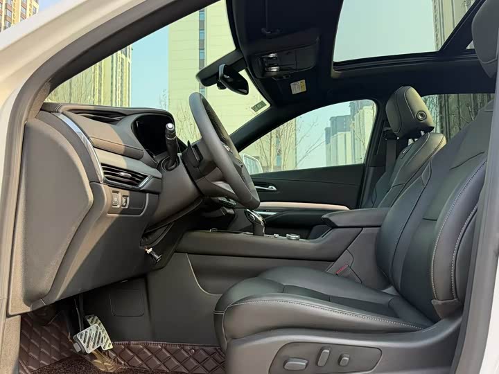 Фото 4 - Cadillac XT4