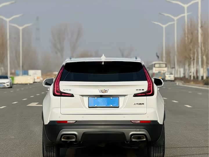 Фото 8 - Cadillac XT4