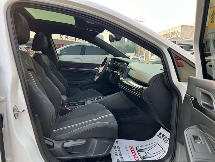 Фото 9 - Volkswagen Golf