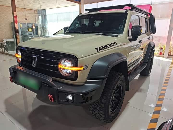 2025 Tank 300 Hybrid