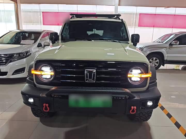 2025 Tank 300 Hybrid